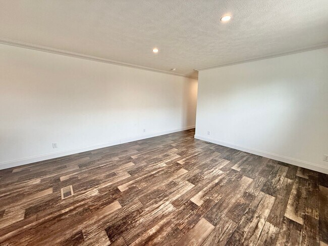 Foto del edificio - 1907-1909 E Routt Ave.