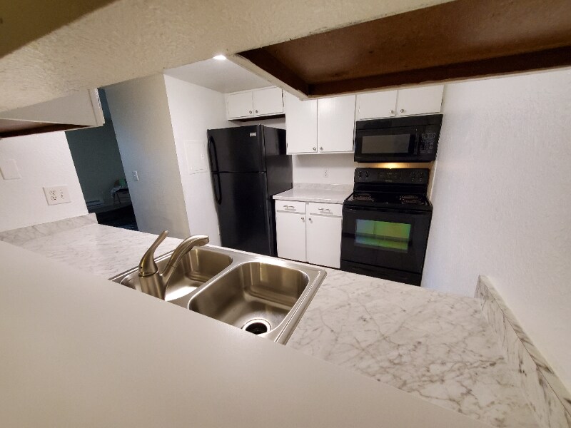 Primary Photo - 12140 Huron St