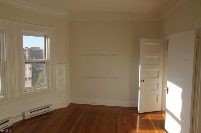 Building Photo - 857 Beacon St