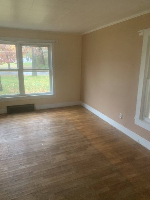 Building Photo - Large 3 bed 1 bath house in Grandville