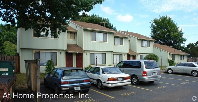 Building Photo - 4020-4028 Campus Loop NE