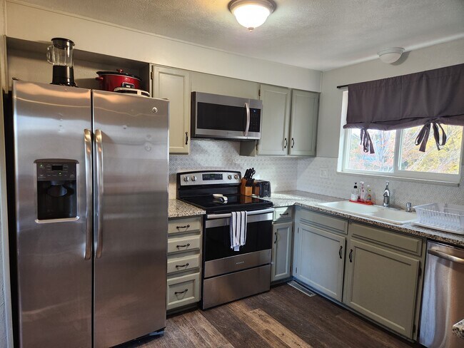 Kitchen - 13124 Mercury Dr