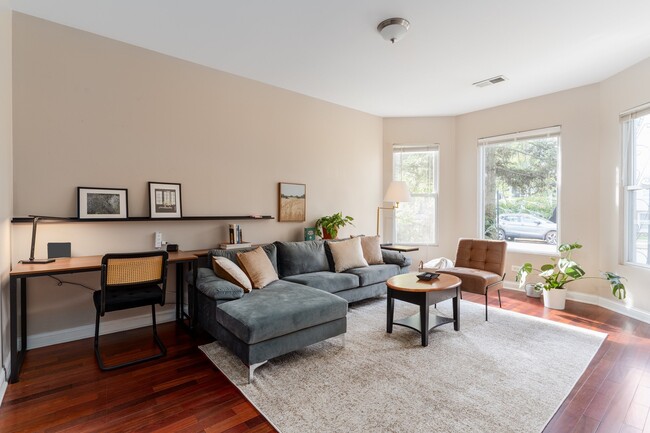 Foto del edificio - 2947 N Wisner Ave