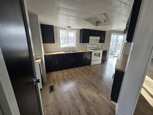 Foto del edificio - 580 S Main St