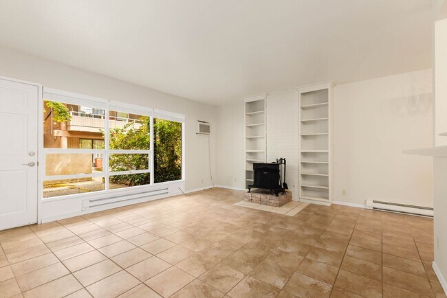 Foto del edificio - Downtown Bellevue Renovated 1 Bedroom Condo - Walk up entry