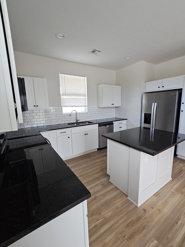 Foto del edificio - 1812 E Village Estates Dr