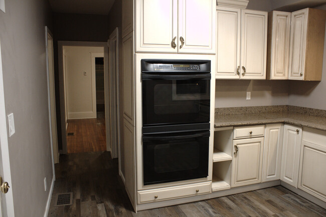Double Oven - 11 Manchester Rd