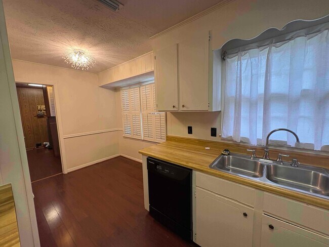 Foto del edificio - 712 Habersham Rd