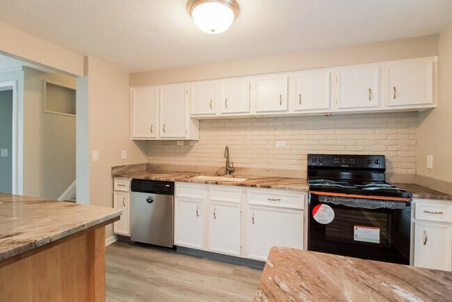 Foto del edificio - 608 Jeffery Ct