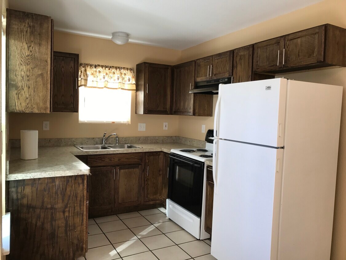 Building Photo - 716 - 718 N Cooper Street