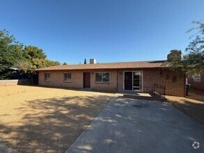 Building Photo - 418 W Gila St
