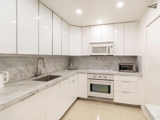 Building Photo - 10185 Collins Ave