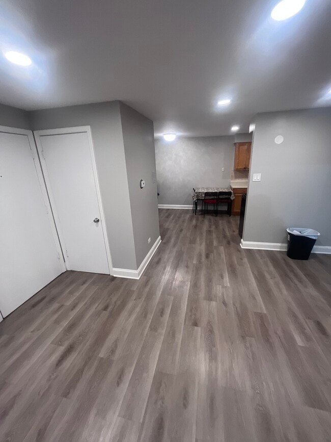 Building Photo - 8814 Briar Ct
