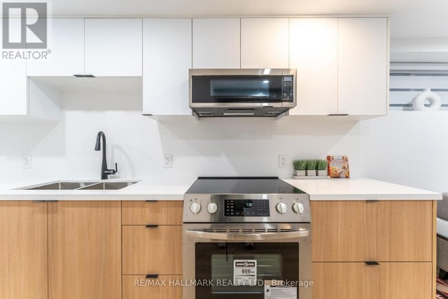 Photo du bâtiment - 700 Adelaide St W