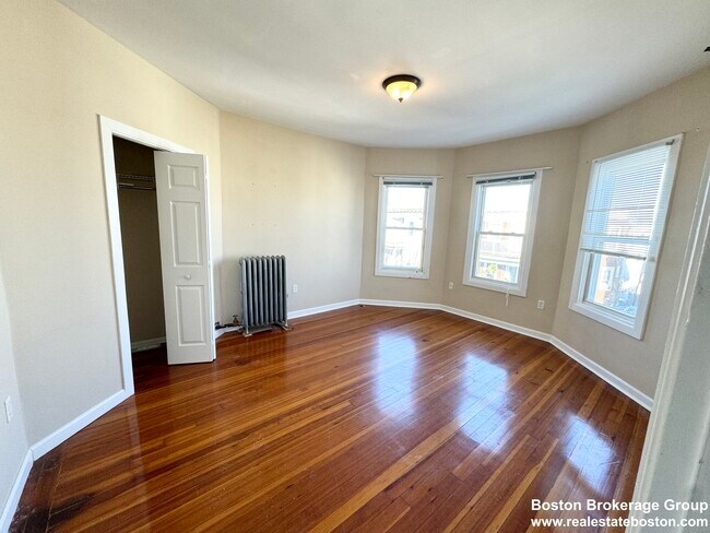 Building Photo - 25 Sudan St