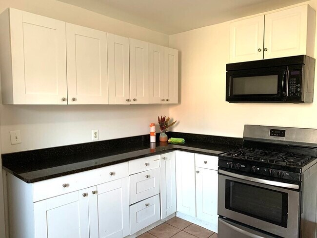 Building Photo - 712 Lawrence St