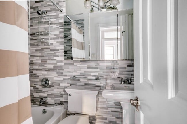 Building Photo - 229 1st Ave