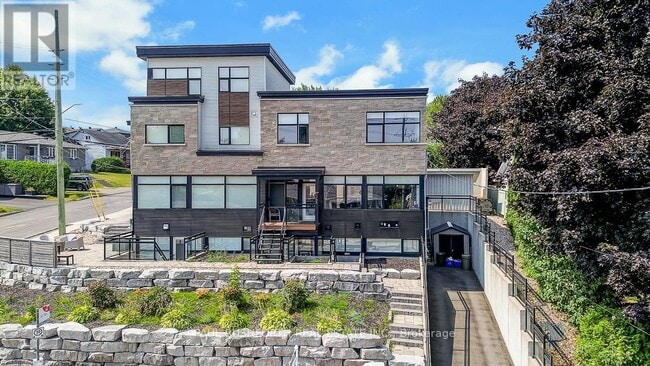 Photo du bâtiment - 1368 Belcourt Blvd