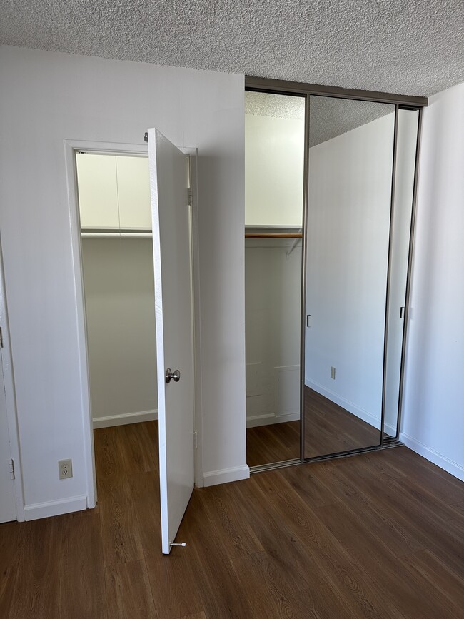 Building Photo - 1009 N Hayworth Ave