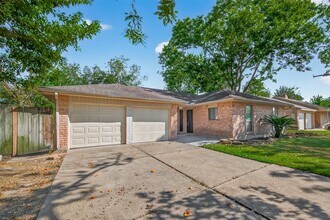 Building Photo - 811 Lochmoor Ln