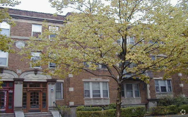 Primary Photo - 2013 Commonwealth Ave