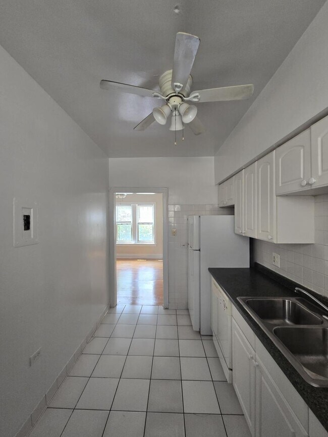 Building Photo - 908 Reba Pl