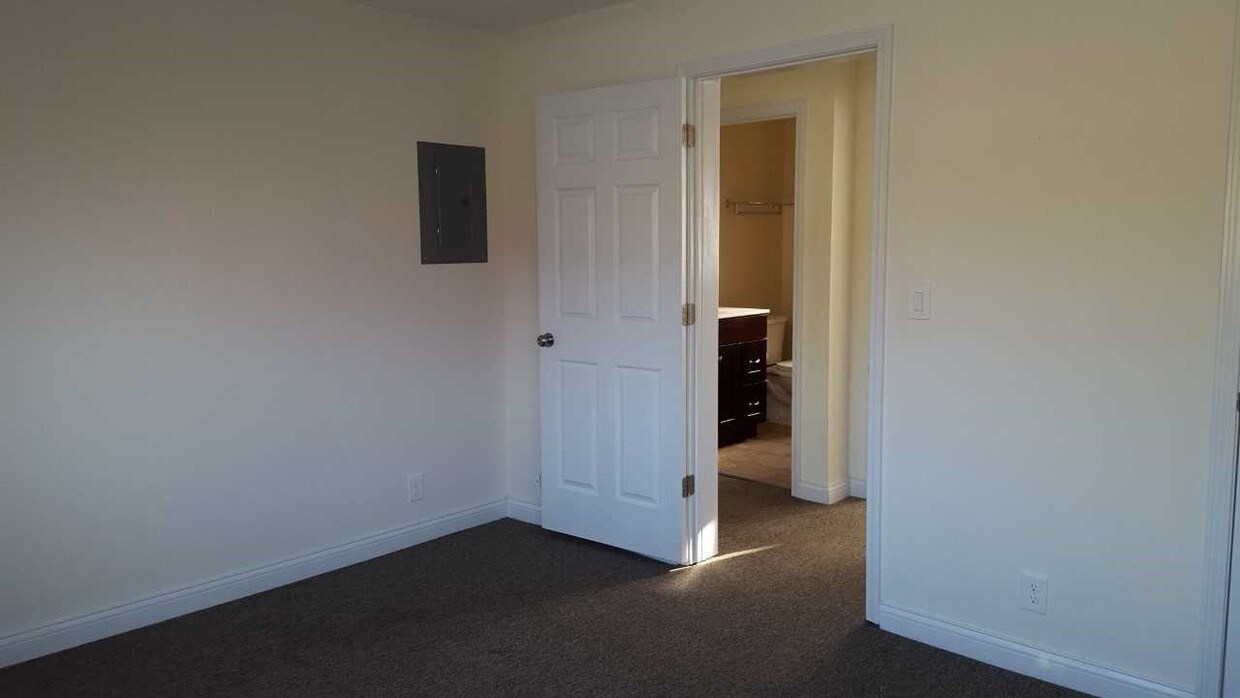 Foto principal - 3004 Poplar Level Rd