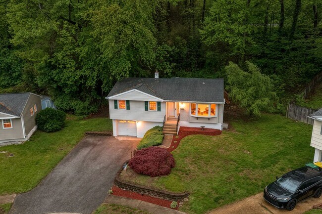 Foto del edificio - 124 Hilldale Ct