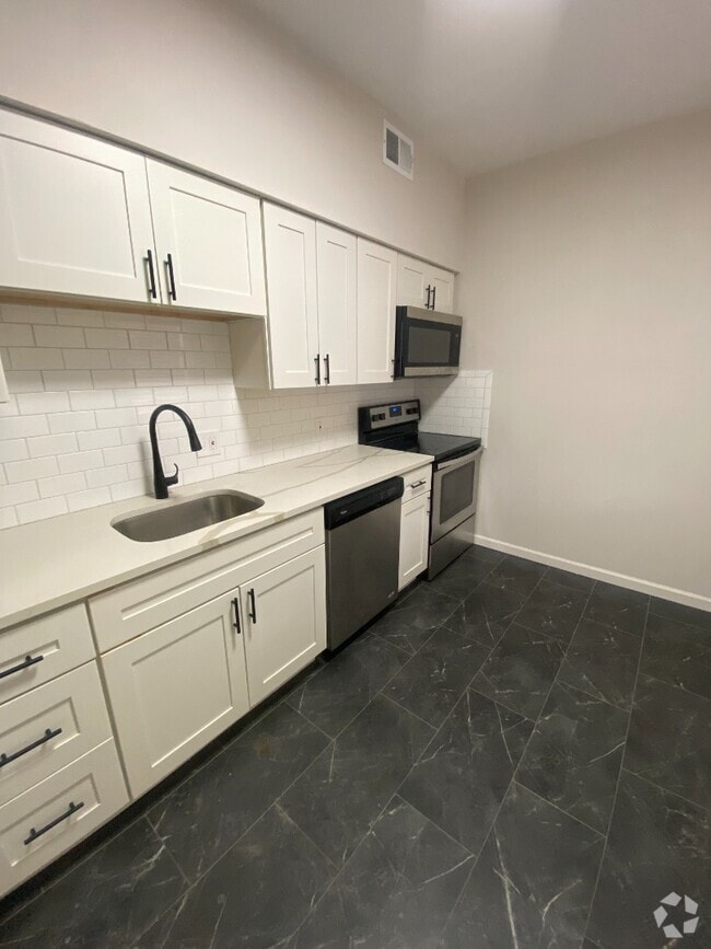 Building Photo - 5535 Pershing Ave