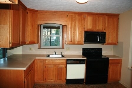 Building Photo - 27 Birch Ln