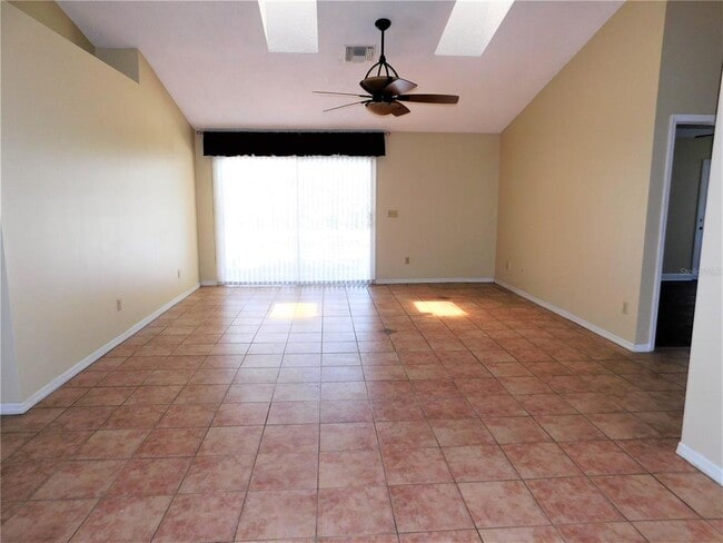 Building Photo - 9353 Vía Segovia