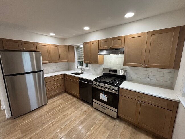 Foto del edificio - 102 Woodland Ave