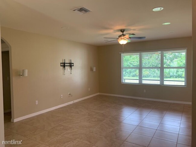 Foto del edificio - 4 br, 2 bath House - 7284 Mikasa Dr
