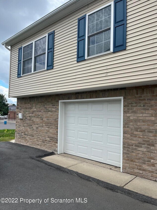 126 Mortimer St Unit 1L, Dunmore, PA 18512 Room for Rent in Dunmore, PA