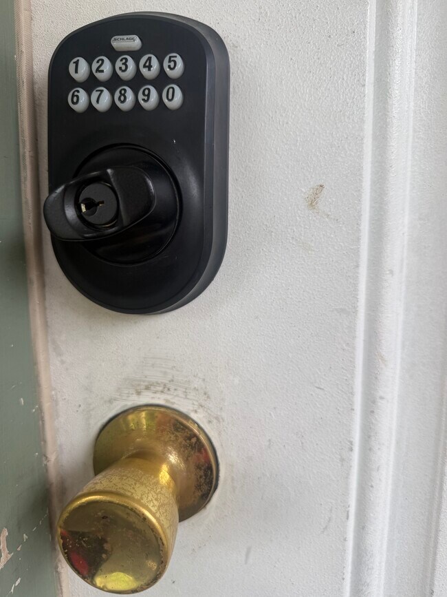 Entrada sin llave - 205 Cherry St