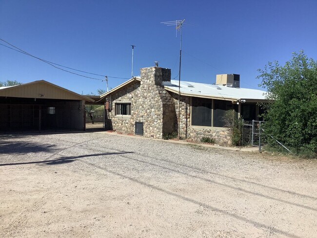 Building Photo - 3BD 2BA Waiting for You to Call Home!!
