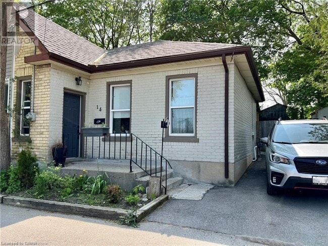 Building Photo - 14 Barrie Ln