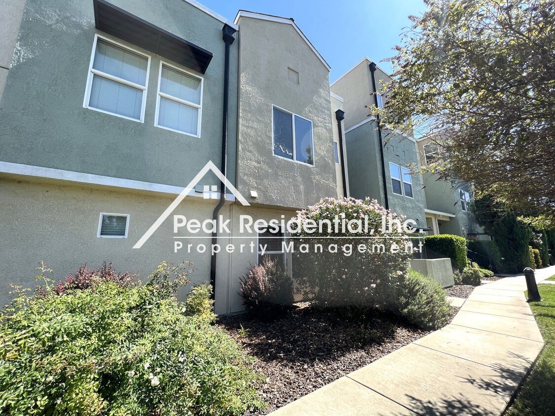 Building Photo - 2 br, 2 bath House - 3916 E Commerce Wy