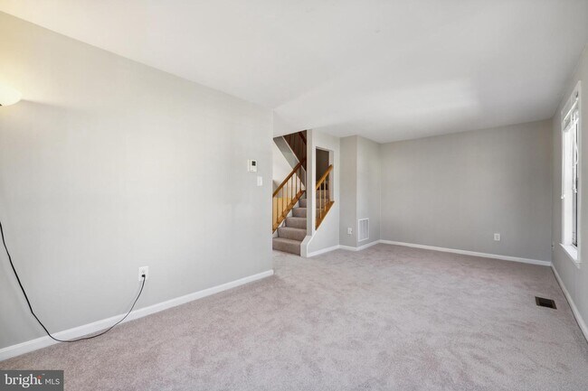 Building Photo - 9027 White Rose Ln