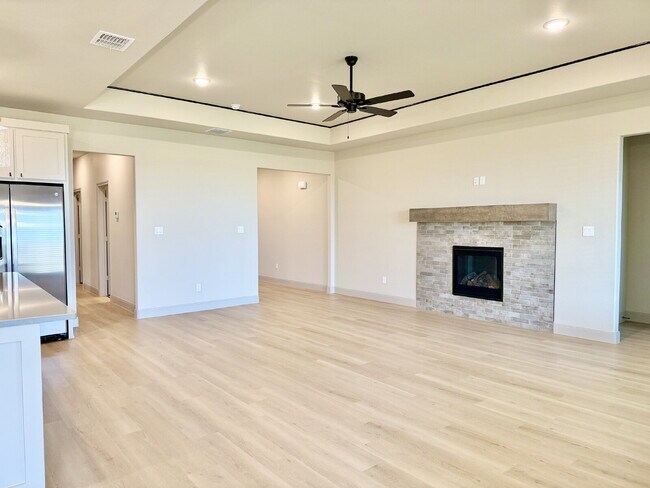 Building Photo - Luxury Viridian Retreat: Isolated and Spa-...