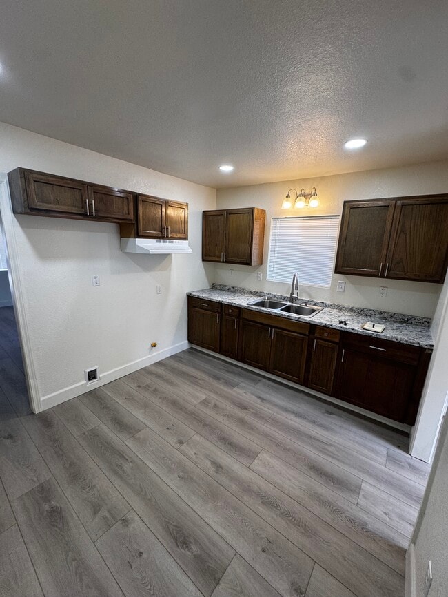 Building Photo - 127 Lincoln Ave