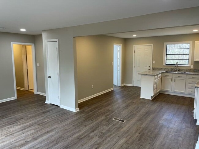 Building Photo - Charming 4-Bed, 2-Bath Home in Birmingham'...