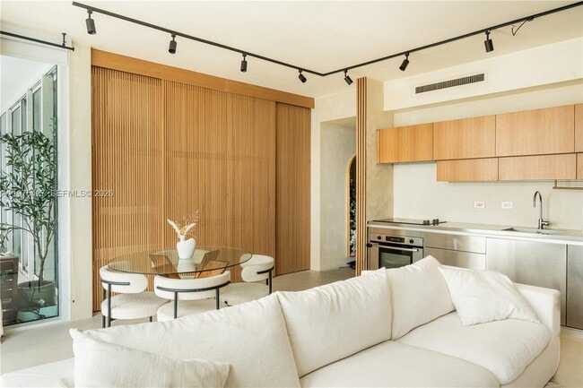 Building Photo - 1040 Biscayne Blvd