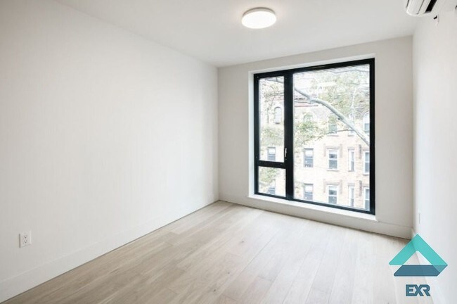 Foto del edificio - 42 Orient Ave