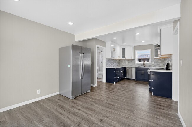 Foto del edificio - 42645 Newport Dr