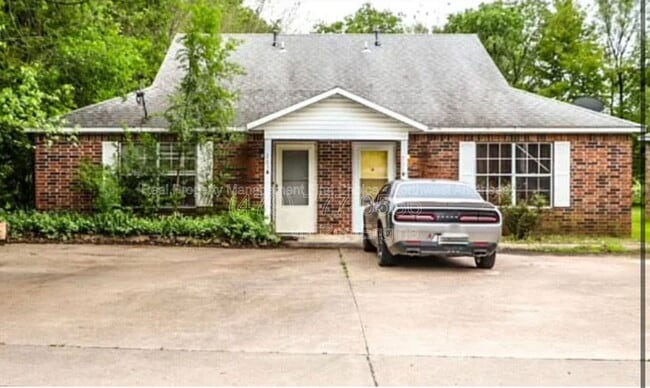 Photo - 205 W Parks St Townhome