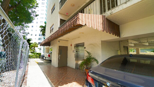 Foto del edificio - 833 West Ave