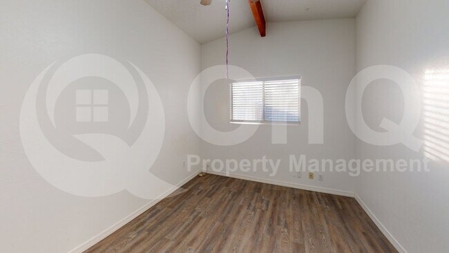 Foto del edificio - 652 N Drew St W