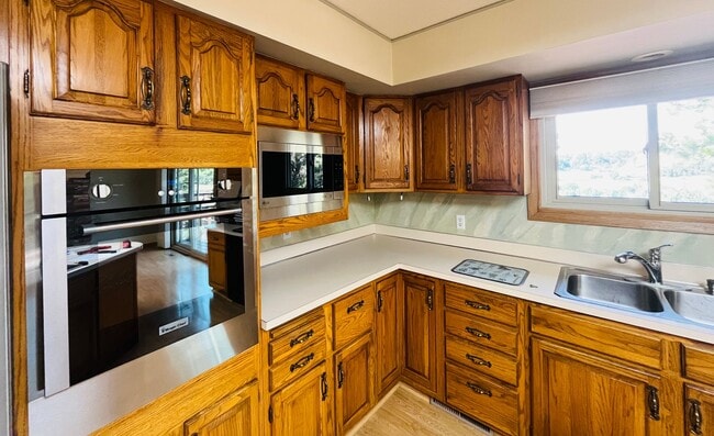 Building Photo - Beautiful 5 bed/3 Bath Home in Heights