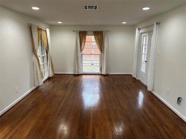 Foto del edificio - 3332 Prospect St